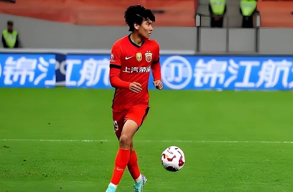 德转宣！上港本土锋霸李新翔将以490万转会费加盟德甲门兴，值得期待